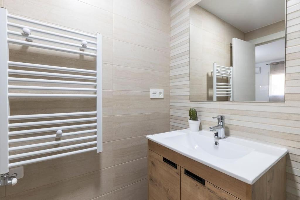 Neptuno Deluxe Apartment กรานาดา ภายนอก รูปภาพ