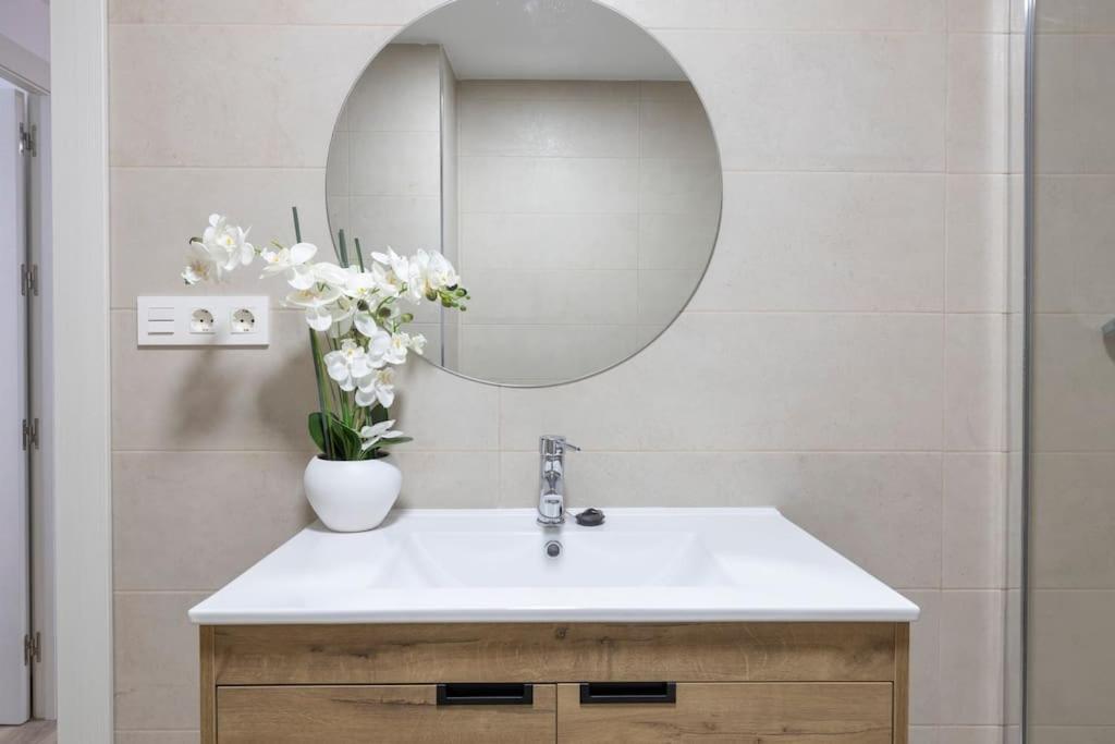 Neptuno Deluxe Apartment กรานาดา ภายนอก รูปภาพ